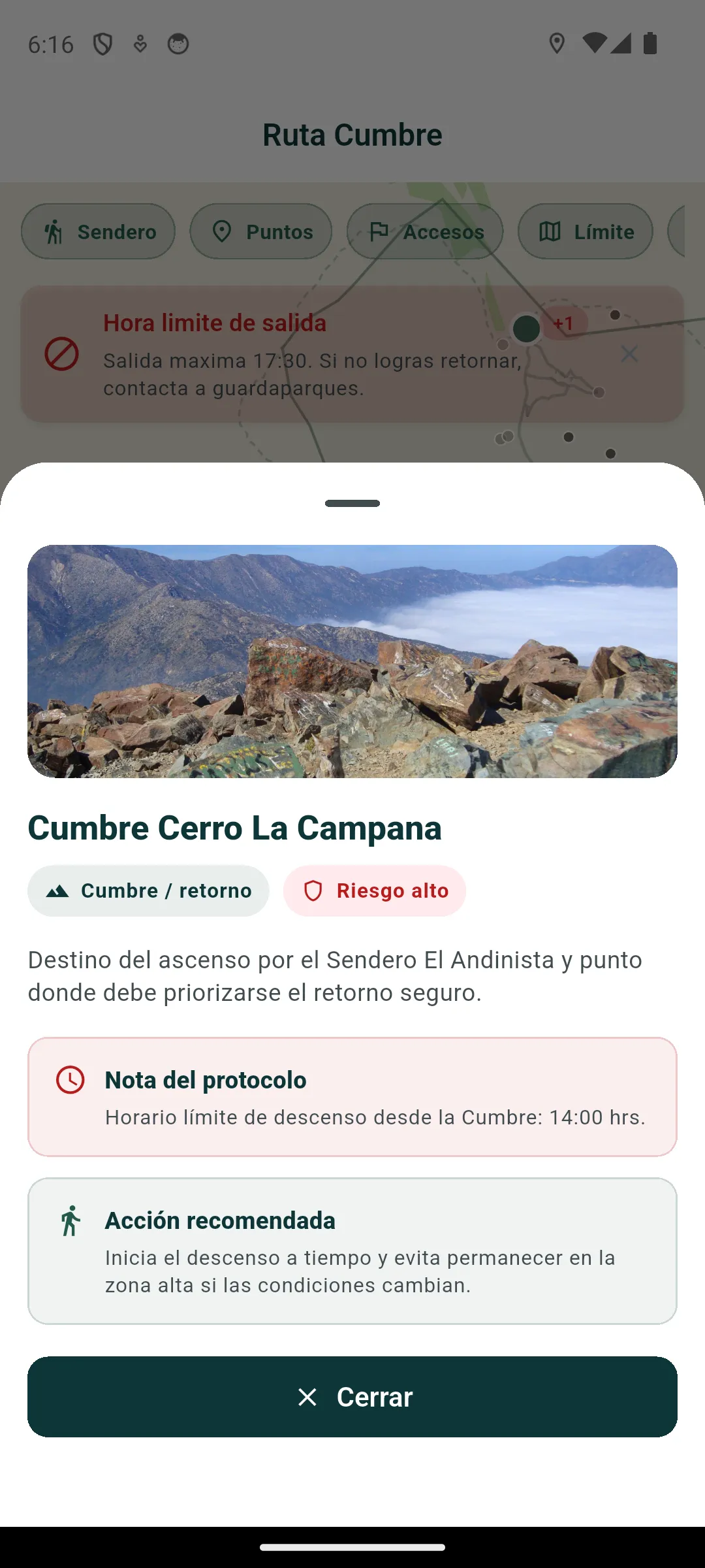 Ficha de la Cumbre del Cerro La Campana con nivel de riesgo, horario de retorno y acción recomendada.